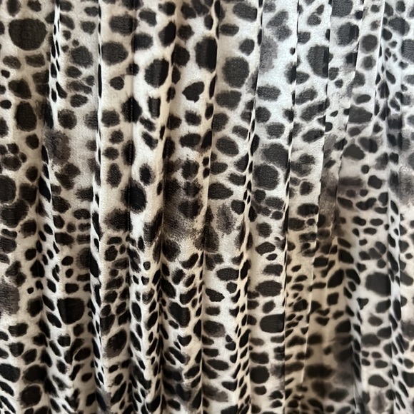 Black & Grey Pleated Leopard Midi Skirt - Picture 2 of 2